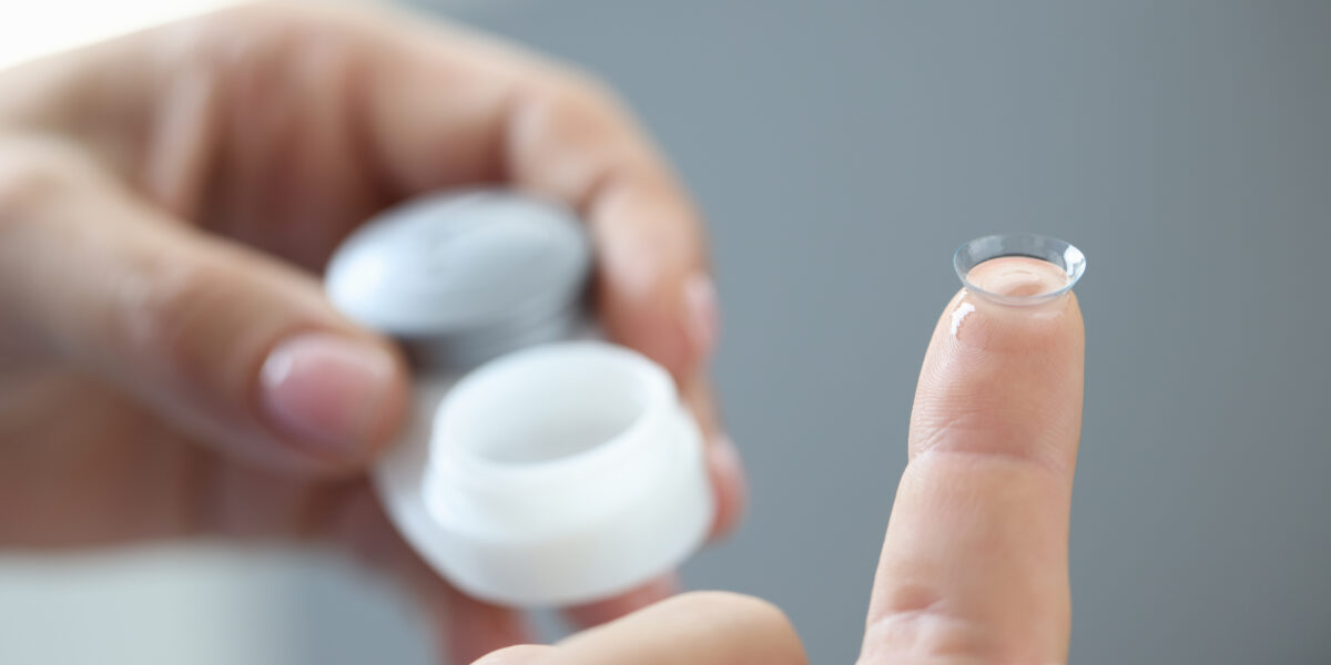 Como Oferecer Lentes de Contato com Segurança: Boas Práticas para Revendedores