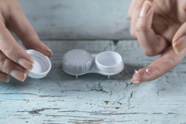 Qual a diferença entre lentes de descarte diário, mensal e anual