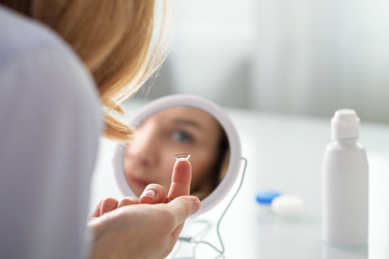 Lentes de contato em casa: como fazer a adaptação e a manutenção de forma segura