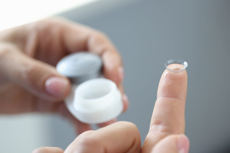 Como Oferecer Lentes de Contato com Segurança: Boas Práticas para Revendedores